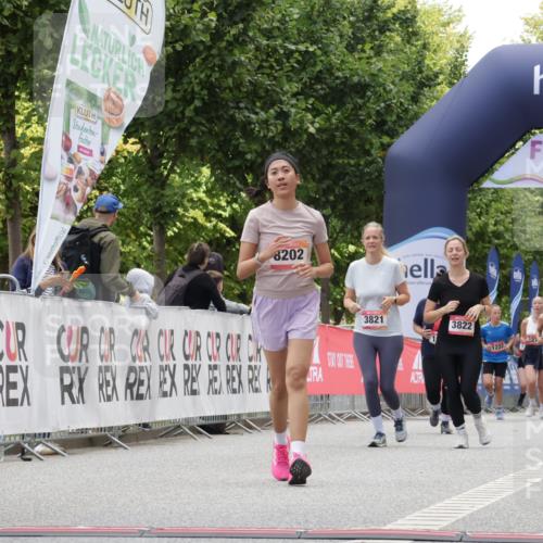 06.09.2026 - CURREX Alsterlauf Yannick Fuchs http://msf.ph/oto/10231929 06.09.2026 12:00:32 Ziel 1238, 1325, 1332, 8202 meine-sportfotos.de