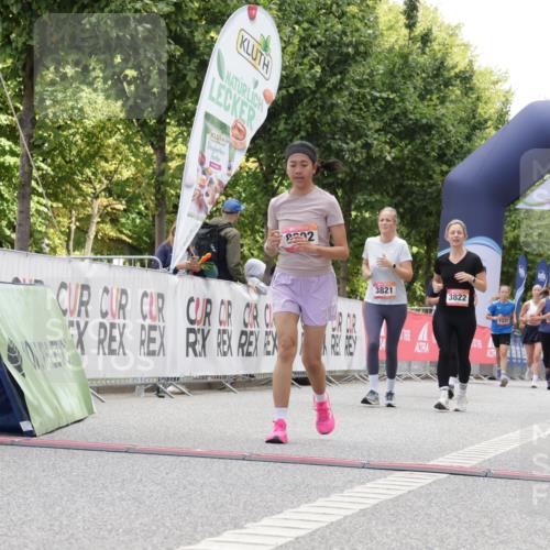 06.09.2026 - CURREX Alsterlauf Yannick Fuchs http://msf.ph/oto/10231931 06.09.2026 12:00:33 Ziel 1238, 1325, 1332, 3821, 3822, 8202 meine-sportfotos.de