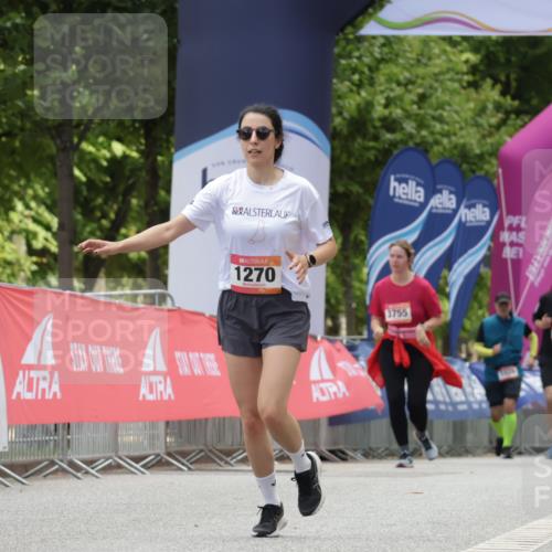 06.09.2026 - CURREX Alsterlauf Yannick Fuchs http://msf.ph/oto/10231992 06.09.2026 12:00:58 Ziel 1270, 1317, 4802 meine-sportfotos.de