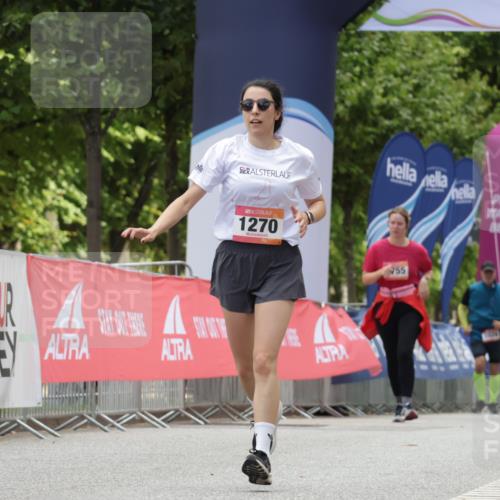 06.09.2026 - CURREX Alsterlauf Yannick Fuchs http://msf.ph/oto/10231993 06.09.2026 12:00:58 Ziel 1270, 1317, 4802 meine-sportfotos.de