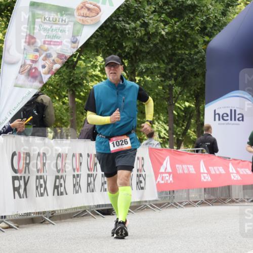 06.09.2026 - CURREX Alsterlauf Yannick Fuchs http://msf.ph/oto/10232033 06.09.2026 12:01:18 Ziel 1026, 1170, 1177, 3755, 8018 meine-sportfotos.de