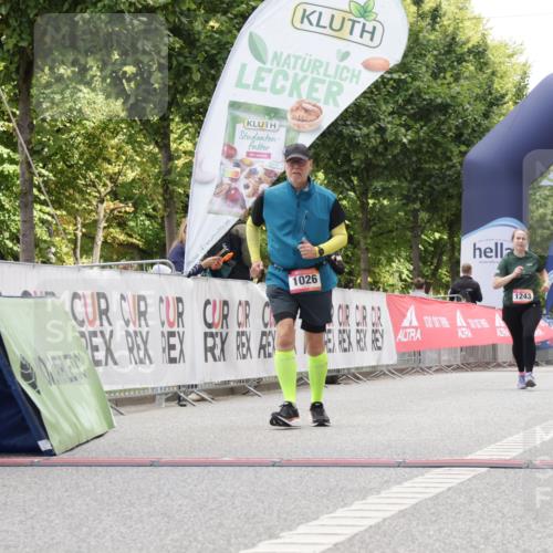 06.09.2026 - CURREX Alsterlauf Yannick Fuchs http://msf.ph/oto/10232036 06.09.2026 12:01:19 Ziel 1026, 1170, 1243, 8018 meine-sportfotos.de