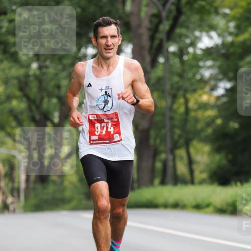 13.09.2026 - 21. swb-Marathon Bremen TobiasT http://msf.ph/oto/10241766 13.09.2026 11:13:18 Laufen 974, 0213, 21, 1 meine-sportfotos.de