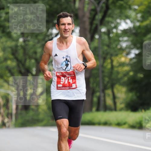 13.09.2026 - 21. swb-Marathon Bremen TobiasT http://msf.ph/oto/10241769 13.09.2026 11:13:19 Laufen 0213, 974, 21, 26 meine-sportfotos.de