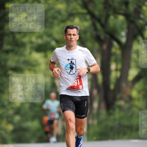 13.09.2026 - 21. swb-Marathon Bremen TobiasT http://msf.ph/oto/10241847 13.09.2026 11:16:08 Laufen 2451 meine-sportfotos.de