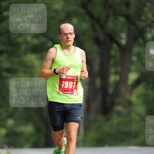 13.09.2026 - 21. swb-Marathon Bremen TobiasT http://msf.ph/oto/10241901 13.09.2026 11:17:47 Laufen 1997, 21, 126 meine-sportfotos.de