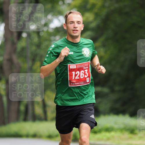 13.09.2026 - 21. swb-Marathon Bremen TobiasT http://msf.ph/oto/10241934 13.09.2026 11:18:36 Laufen 1263, 21, 40 meine-sportfotos.de