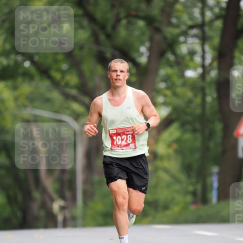 13.09.2026 - 21. swb-Marathon Bremen TobiasT http://msf.ph/oto/10241986 13.09.2026 11:19:53 Laufen 1028 meine-sportfotos.de