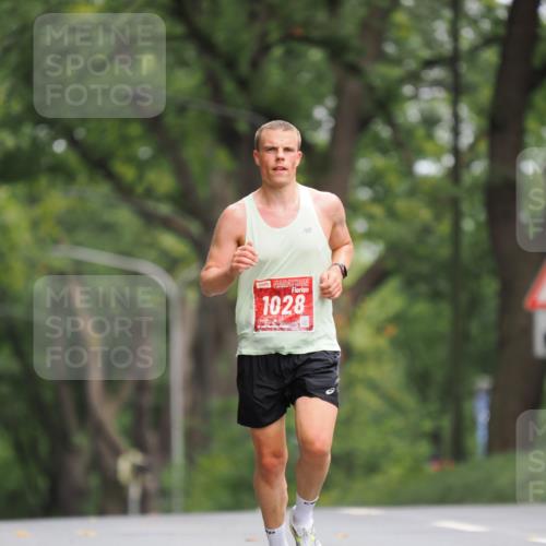 13.09.2026 - 21. swb-Marathon Bremen TobiasT http://msf.ph/oto/10241991 13.09.2026 11:19:53 Laufen 1028 meine-sportfotos.de