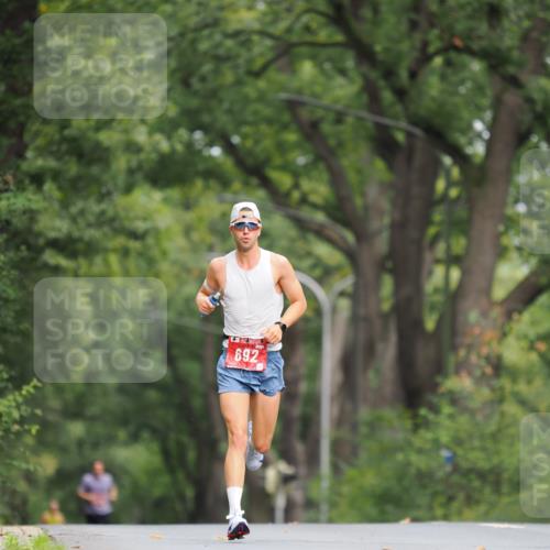 13.09.2026 - 21. swb-Marathon Bremen TobiasT http://msf.ph/oto/10242016 13.09.2026 11:20:14 Laufen 692 meine-sportfotos.de