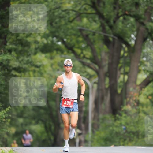 13.09.2026 - 21. swb-Marathon Bremen TobiasT http://msf.ph/oto/10242020 13.09.2026 11:20:15 Laufen 692 meine-sportfotos.de