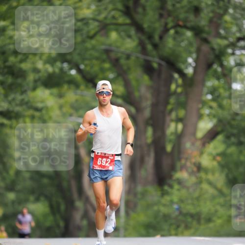 13.09.2026 - 21. swb-Marathon Bremen TobiasT http://msf.ph/oto/10242024 13.09.2026 11:20:16 Laufen 692 meine-sportfotos.de
