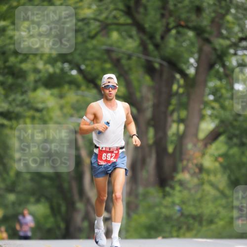 13.09.2026 - 21. swb-Marathon Bremen TobiasT http://msf.ph/oto/10242028 13.09.2026 11:20:16 Laufen 692 meine-sportfotos.de