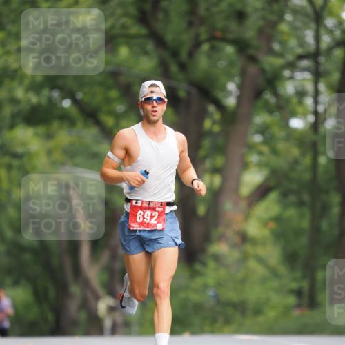 13.09.2026 - 21. swb-Marathon Bremen TobiasT http://msf.ph/oto/10242040 13.09.2026 11:20:17 Laufen 692 meine-sportfotos.de