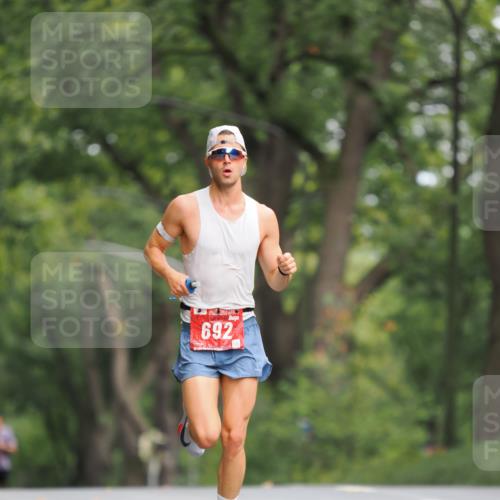 13.09.2026 - 21. swb-Marathon Bremen TobiasT http://msf.ph/oto/10242044 13.09.2026 11:20:17 Laufen 692 meine-sportfotos.de