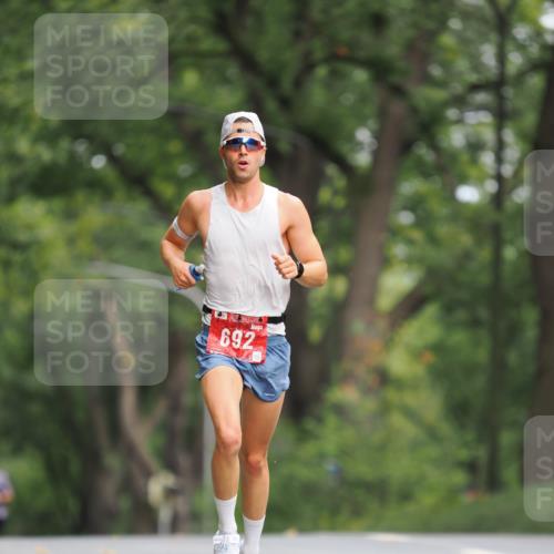 13.09.2026 - 21. swb-Marathon Bremen TobiasT http://msf.ph/oto/10242048 13.09.2026 11:20:18 Laufen 692 meine-sportfotos.de