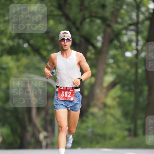 13.09.2026 - 21. swb-Marathon Bremen TobiasT http://msf.ph/oto/10242051 13.09.2026 11:20:18 Laufen 692 meine-sportfotos.de