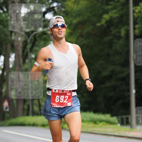 13.09.2026 - 21. swb-Marathon Bremen TobiasT http://msf.ph/oto/10242086 13.09.2026 11:20:22 Laufen 21, 692 meine-sportfotos.de