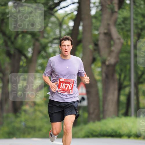 13.09.2026 - 21. swb-Marathon Bremen TobiasT http://msf.ph/oto/10242110 13.09.2026 11:20:43 Laufen 1670, 2, 126 meine-sportfotos.de