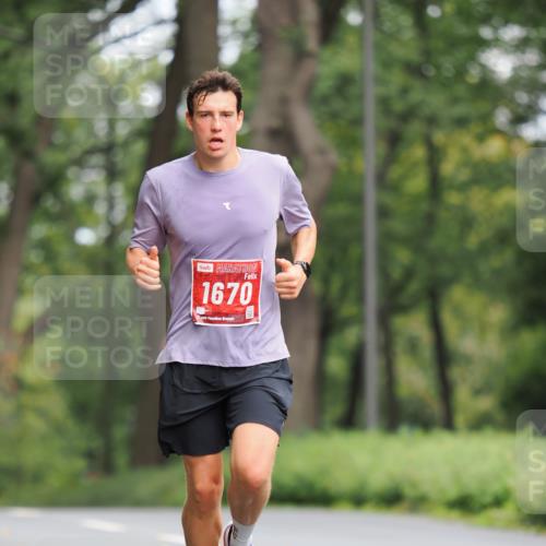 13.09.2026 - 21. swb-Marathon Bremen TobiasT http://msf.ph/oto/10242124 13.09.2026 11:20:44 Laufen 1670, 21, 26 meine-sportfotos.de