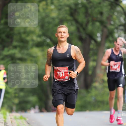 13.09.2026 - 21. swb-Marathon Bremen TobiasT http://msf.ph/oto/10242150 13.09.2026 11:21:05 Laufen 751, 126, 26 meine-sportfotos.de