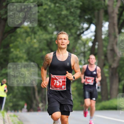13.09.2026 - 21. swb-Marathon Bremen TobiasT http://msf.ph/oto/10242157 13.09.2026 11:21:07 Laufen 751, 2, 26 meine-sportfotos.de