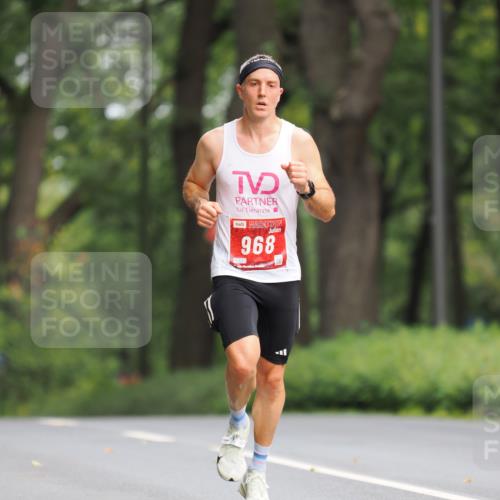 13.09.2026 - 21. swb-Marathon Bremen TobiasT http://msf.ph/oto/10242247 13.09.2026 11:22:13 Laufen 968 meine-sportfotos.de