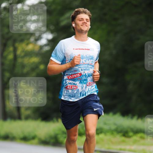 13.09.2026 - 21. swb-Marathon Bremen TobiasT http://msf.ph/oto/10242310 13.09.2026 11:23:45 Laufen 21, 26, 21, 0975, 42, 195, 10, 000 meine-sportfotos.de