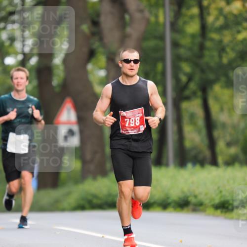 13.09.2026 - 21. swb-Marathon Bremen TobiasT http://msf.ph/oto/10242338 13.09.2026 11:24:18 Laufen 798 meine-sportfotos.de