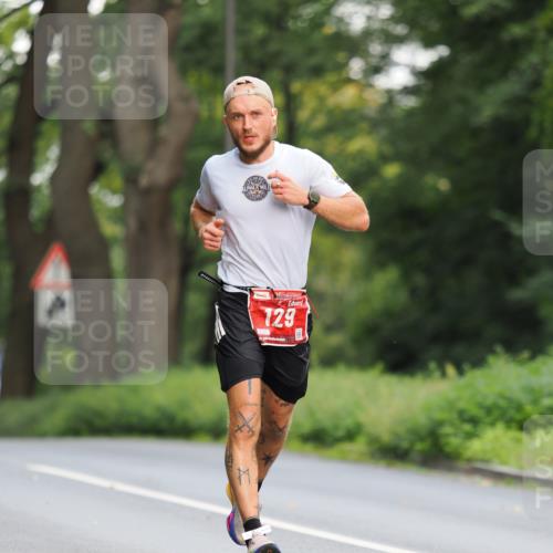 13.09.2026 - 21. swb-Marathon Bremen TobiasT http://msf.ph/oto/10242382 13.09.2026 11:26:08 Laufen 44, 129 meine-sportfotos.de