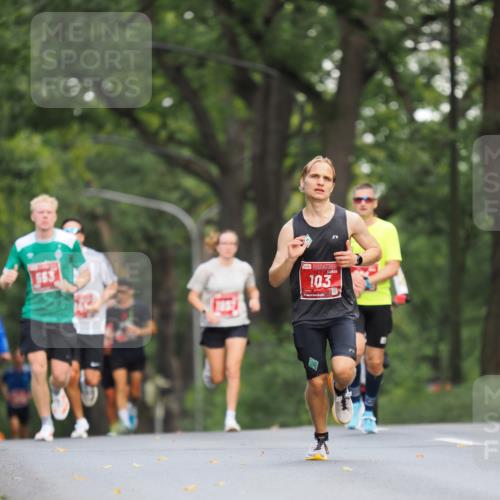 13.09.2026 - 21. swb-Marathon Bremen TobiasT http://msf.ph/oto/10242417 13.09.2026 11:27:38 Laufen 553, 103 meine-sportfotos.de