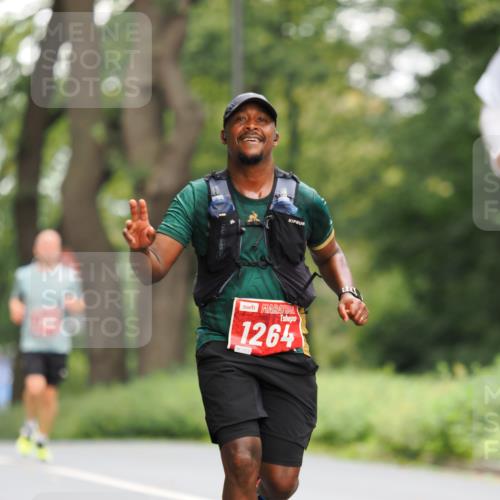 13.09.2026 - 21. swb-Marathon Bremen TobiasT http://msf.ph/oto/10242948 13.09.2026 11:33:21 Laufen 1264 meine-sportfotos.de