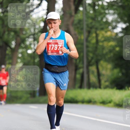 13.09.2026 - 21. swb-Marathon Bremen TobiasT http://msf.ph/oto/10243335 13.09.2026 11:37:32 Laufen 1797, 24 meine-sportfotos.de