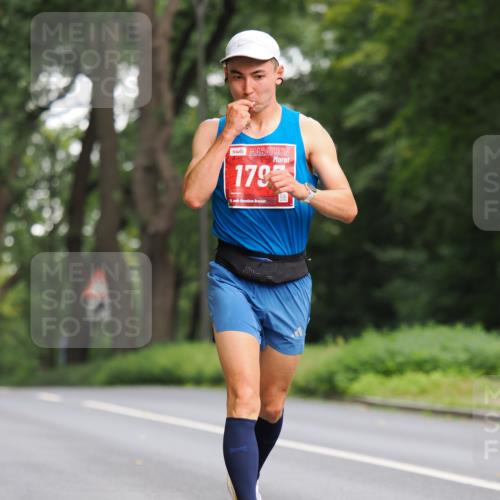 13.09.2026 - 21. swb-Marathon Bremen TobiasT http://msf.ph/oto/10243340 13.09.2026 11:37:33 Laufen 179 meine-sportfotos.de