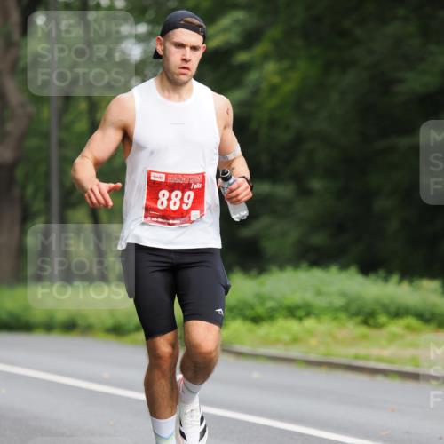 13.09.2026 - 21. swb-Marathon Bremen TobiasT http://msf.ph/oto/10243740 13.09.2026 11:42:05 Laufen 889, 21, 26 meine-sportfotos.de