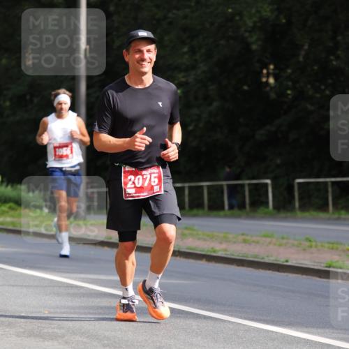 13.09.2026 - 21. swb-Marathon Bremen TobiasT http://msf.ph/oto/10243782 13.09.2026 11:42:29 Laufen 1056, 2075, 21, 26 meine-sportfotos.de