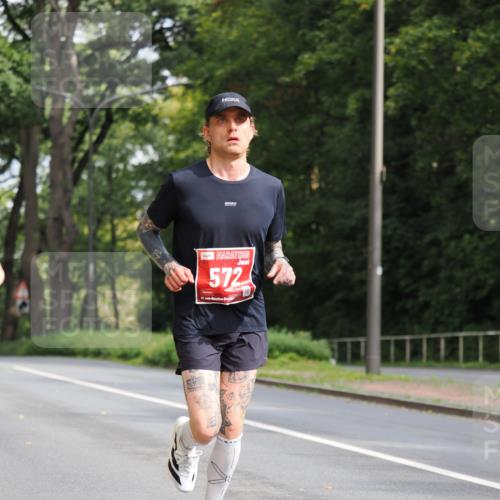 13.09.2026 - 21. swb-Marathon Bremen TobiasT http://msf.ph/oto/10243805 13.09.2026 11:42:56 Laufen 572, 21, 202 meine-sportfotos.de