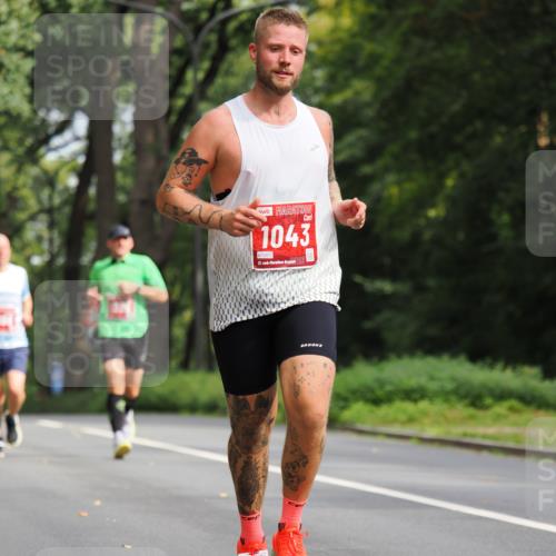 13.09.2026 - 21. swb-Marathon Bremen TobiasT http://msf.ph/oto/10243878 13.09.2026 11:43:26 Laufen 1043, 0485 meine-sportfotos.de