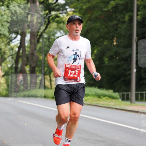 13.09.2026 - 21. swb-Marathon Bremen TobiasT http://msf.ph/oto/10243957 13.09.2026 11:44:07 Laufen 21, 123, 26 meine-sportfotos.de