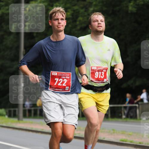 13.09.2026 - 21. swb-Marathon Bremen TobiasT http://msf.ph/oto/10244037 13.09.2026 11:44:49 Laufen 722, 21, 26, 913 meine-sportfotos.de