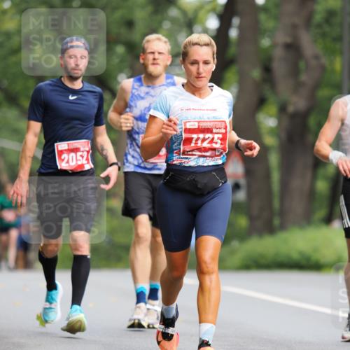 13.09.2026 - 21. swb-Marathon Bremen TobiasT http://msf.ph/oto/10244044 13.09.2026 11:44:57 Laufen 2052, 21, 1725 meine-sportfotos.de