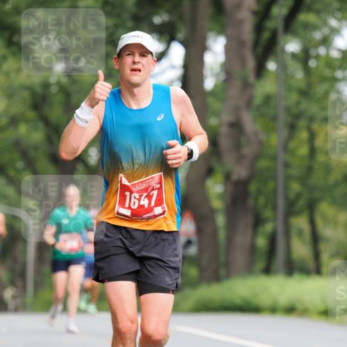13.09.2026 - 21. swb-Marathon Bremen TobiasT http://msf.ph/oto/10244074 13.09.2026 11:45:11 Laufen 1647 meine-sportfotos.de