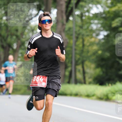 13.09.2026 - 21. swb-Marathon Bremen TobiasT http://msf.ph/oto/10244109 13.09.2026 11:45:38 Laufen 884, 26 meine-sportfotos.de