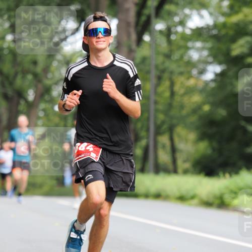 13.09.2026 - 21. swb-Marathon Bremen TobiasT http://msf.ph/oto/10244113 13.09.2026 11:45:38 Laufen 184, 126 meine-sportfotos.de