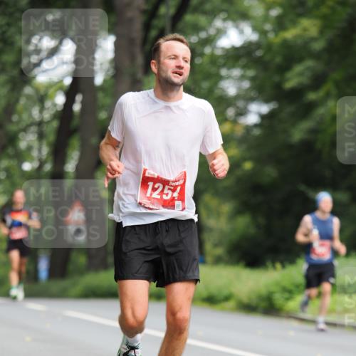 13.09.2026 - 21. swb-Marathon Bremen TobiasT http://msf.ph/oto/10244182 13.09.2026 11:46:29 Laufen 1254 meine-sportfotos.de