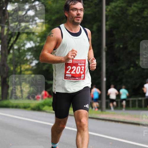 13.09.2026 - 21. swb-Marathon Bremen TobiasT http://msf.ph/oto/10244227 13.09.2026 11:46:56 Laufen 2203, 0978, 21 meine-sportfotos.de