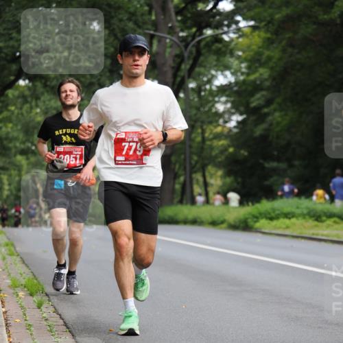13.09.2026 - 21. swb-Marathon Bremen TobiasT http://msf.ph/oto/10244250 13.09.2026 11:47:11 Laufen 2051, 779, 21, 26 meine-sportfotos.de