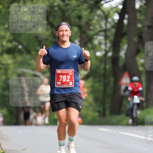 13.09.2026 - 21. swb-Marathon Bremen TobiasT http://msf.ph/oto/10244270 13.09.2026 11:47:37 Laufen 792, 1726, 21, 26 meine-sportfotos.de