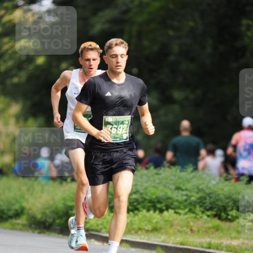 13.09.2026 - 21. swb-Marathon Bremen TobiasT http://msf.ph/oto/10244403 13.09.2026 11:49:14 Laufen 3692 meine-sportfotos.de