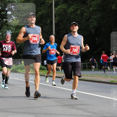 13.09.2026 - 21. swb-Marathon Bremen TobiasT http://msf.ph/oto/10244520 13.09.2026 11:50:06 Laufen 790, 1972, 1166, 789 meine-sportfotos.de